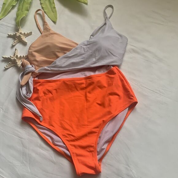 ⭐️TRI Colour Wrap Cut Out Swimsuit⭐️ - Picture 3 of 8